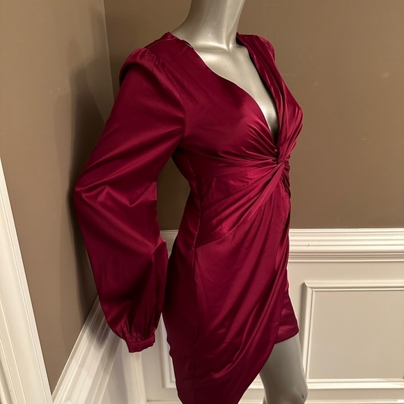 NWT FASHION NOVA Mini Twist Red Dress Size Small Long Sleeves - Picture 4 of 5